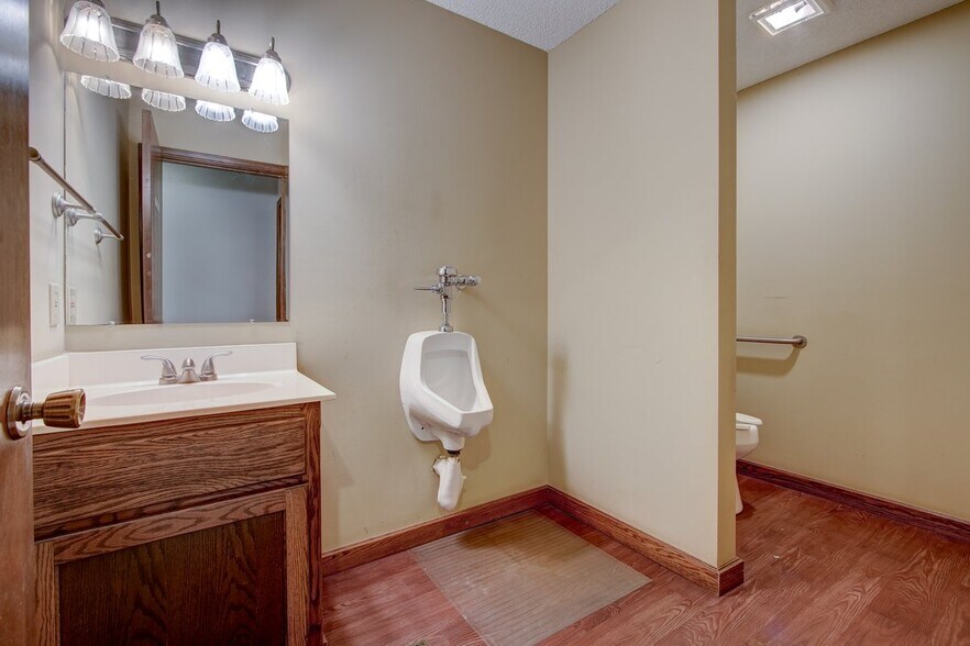 More Photos Of 715 Hobson Ave, Hot Springs National Park Office For Sale