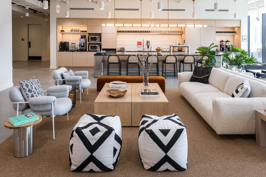 More Photos Of 167 N Green St, Chicago Office For Lease