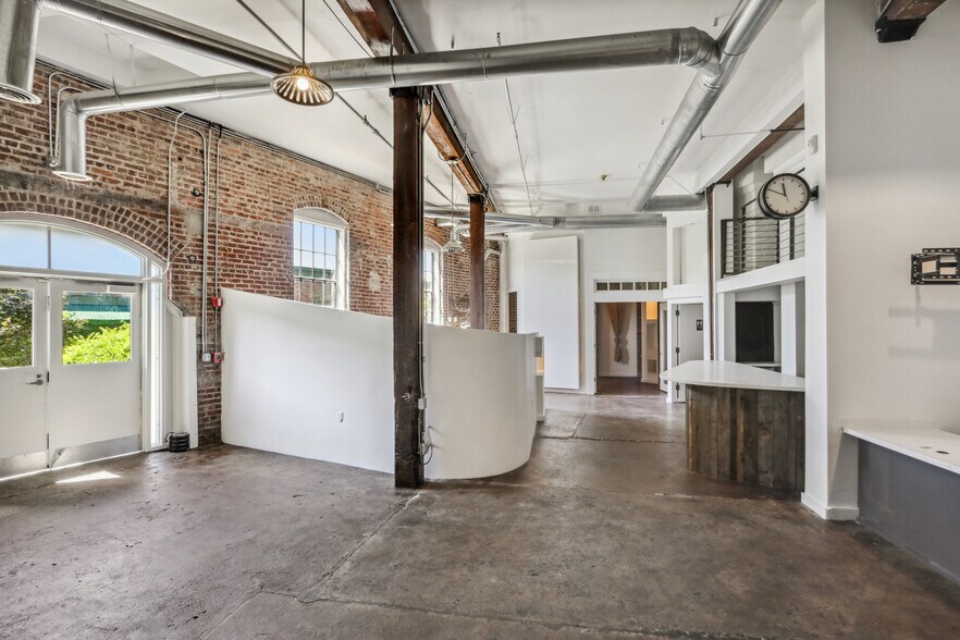 More Photos Of 887 W Marietta St NW, Atlanta Loft Creative Space For Lease