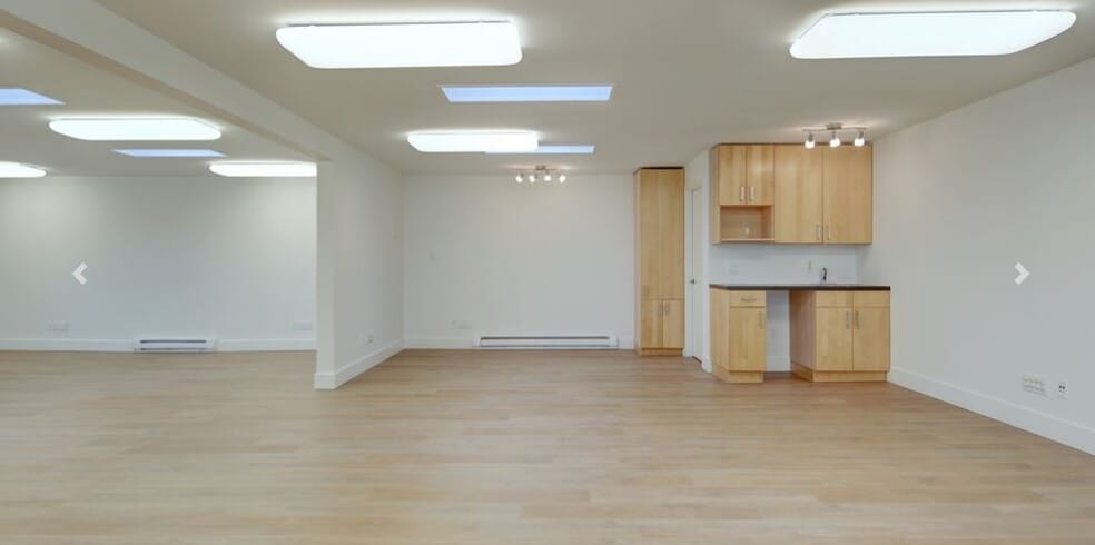 More Photos Of 734 Aldebury St, Victoria Flex For Lease