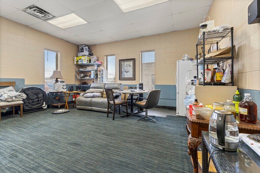 More Photos Of 32639-32645 Industrial Rd, Garden City Warehouse For Sale
