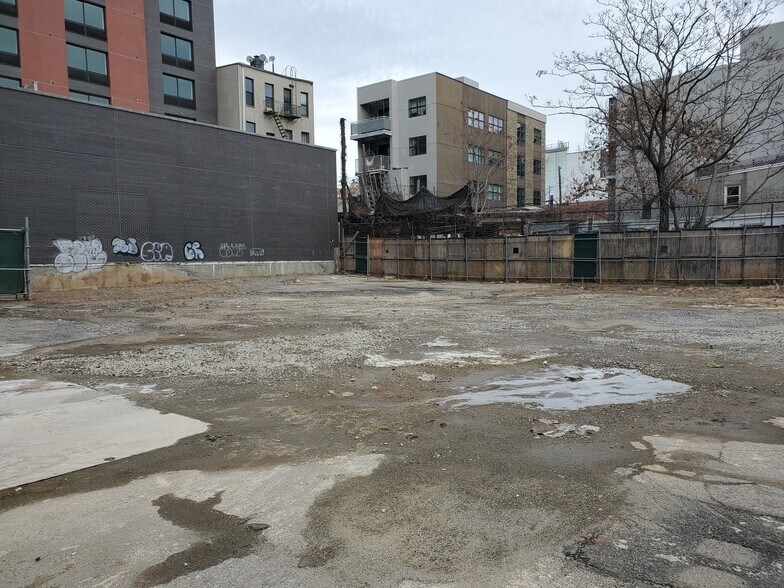 More Photos Of 67 Meserole St, Brooklyn Land For Lease