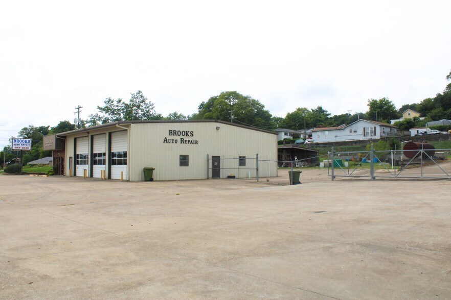 700 N 1st St, Pulaski, TN 38478 Auto Repair For Sale