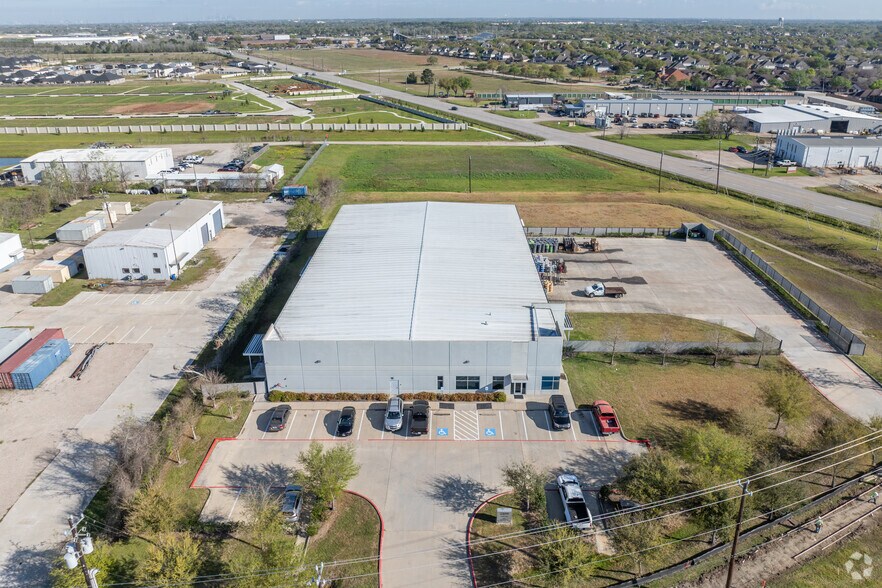 More Photos Of 8831 Industrial Dr, Pearland Industrial For Sale