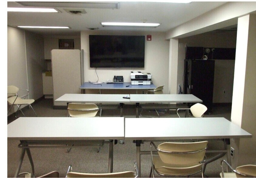 More Photos Of 101 Roesch Ave, Oreland Office Residential For Lease