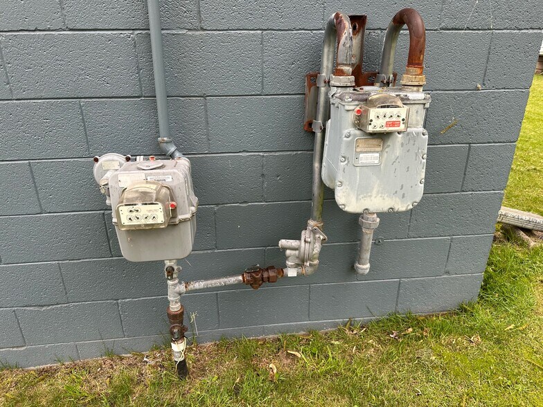 More Photos Of 536 N Beech St, Lansing Self Storage For Sale