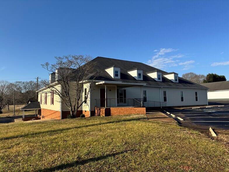 Primary Photo Of 1198 Wyke Rd, Shelby Medical For Sale