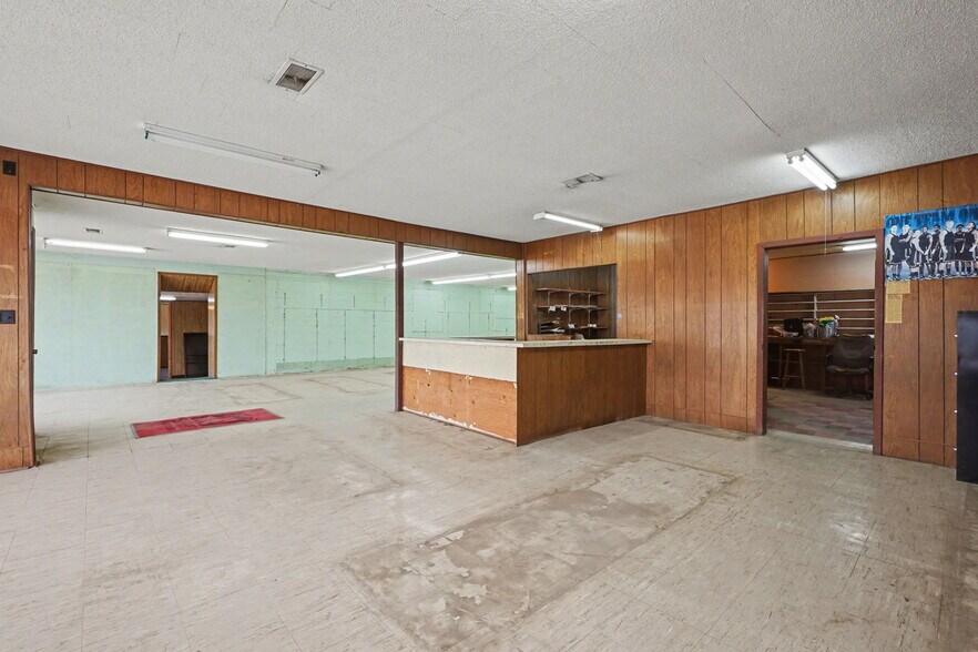 More Photos Of 9420-9424 MO-100, New Haven General Retail For Sale