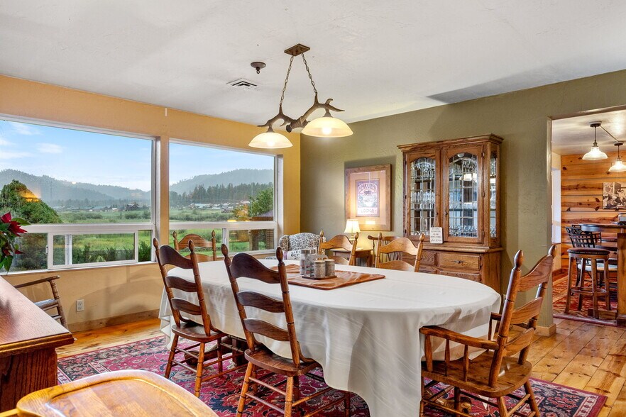 More Photos Of 140 Main St, Greer Specialty For Sale
