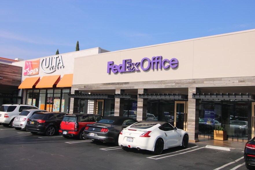 More Photos Of 4550-4578 Van Nuys Blvd, Sherman Oaks General Retail For Lease