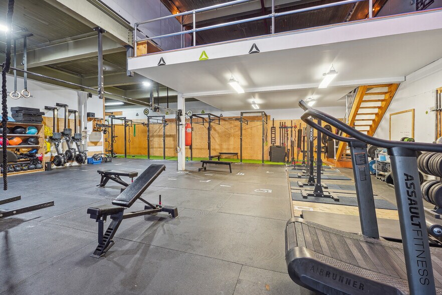 More Photos Of 1000 Rue Hickson, Verdun Office For Lease