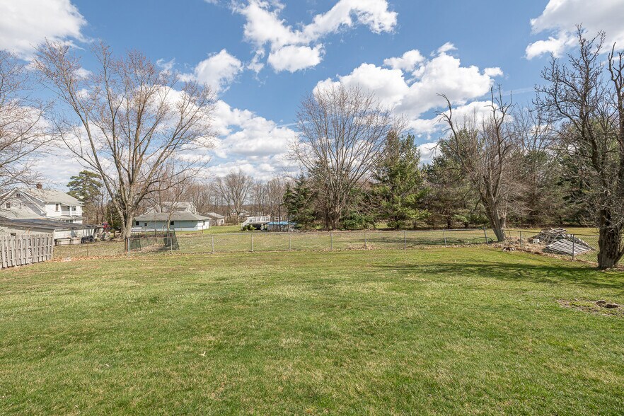 More Photos Of 7997 Wesley Dr, Strongsville Apartments For Sale