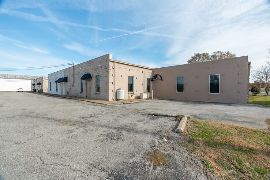 More Photos Of 4011 Fort Campbell Blvd, Hopkinsville Storefront Retail Office For Sale