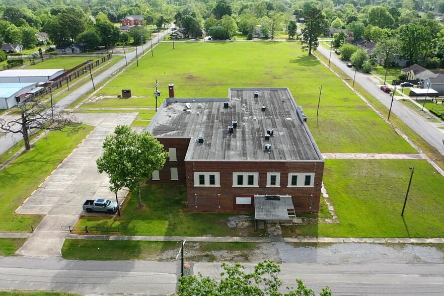 More Photos Of 1800 Tulane St, Beaumont Schools For Lease