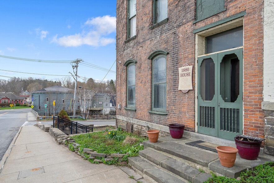 More Photos Of 1880 House Bed & Breakfast, Pulaski Hotel For Sale