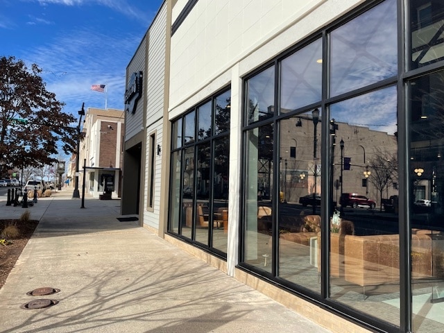 More Photos Of 190 W Main Ave, Gastonia Bar For Lease