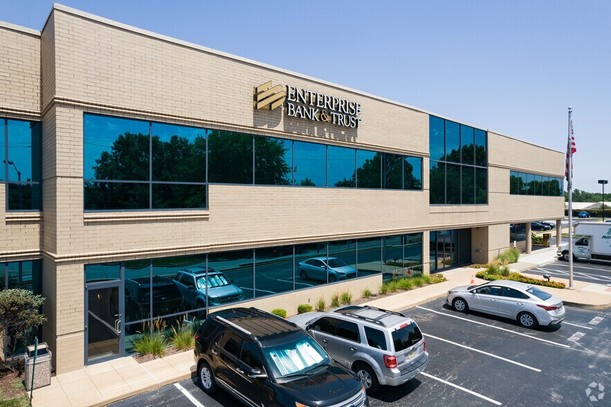 More Photos Of 3890 S Lindbergh Blvd, Sunset Hills Office For Lease