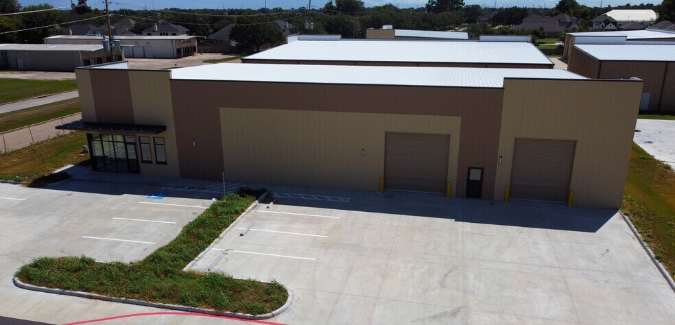 More Photos Of 11811 Champion Forest Dr, Houston Unknown For Lease