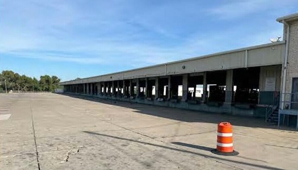 More Photos Of 4410 Pan American Blvd, Laredo Warehouse For Lease