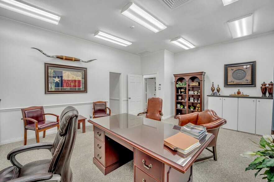 More Photos Of 721 W Abram St, Arlington Medical For Lease