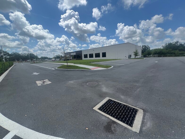 More Photos Of 10715 US Highway 301 S, Riverview Storefront Retail Office For Lease