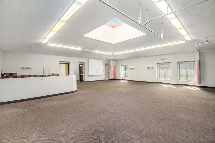 More Photos Of 18340 Middlebelt Rd, Livonia Office For Sale