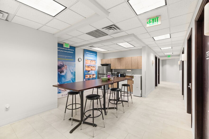 More Photos Of 7830 W Sahara Ave, Las Vegas Office For Sale