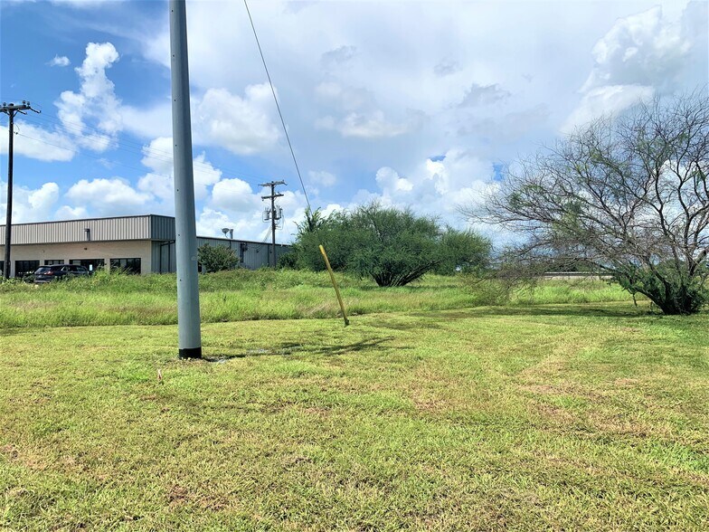 More Photos Of Handley St and HWY 290, Brenham Land For Lease