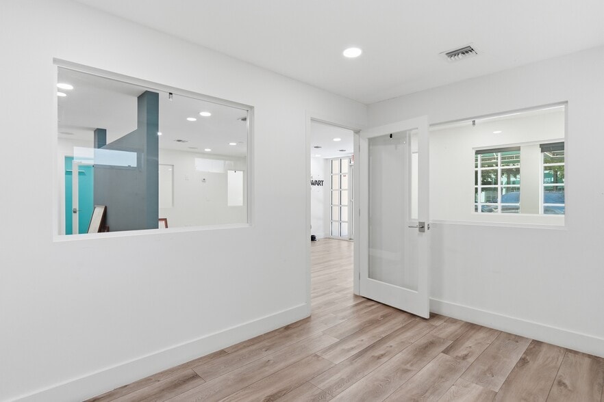 More Photos Of 7311 SW 59th Ct, South Miami General Retail For Lease
