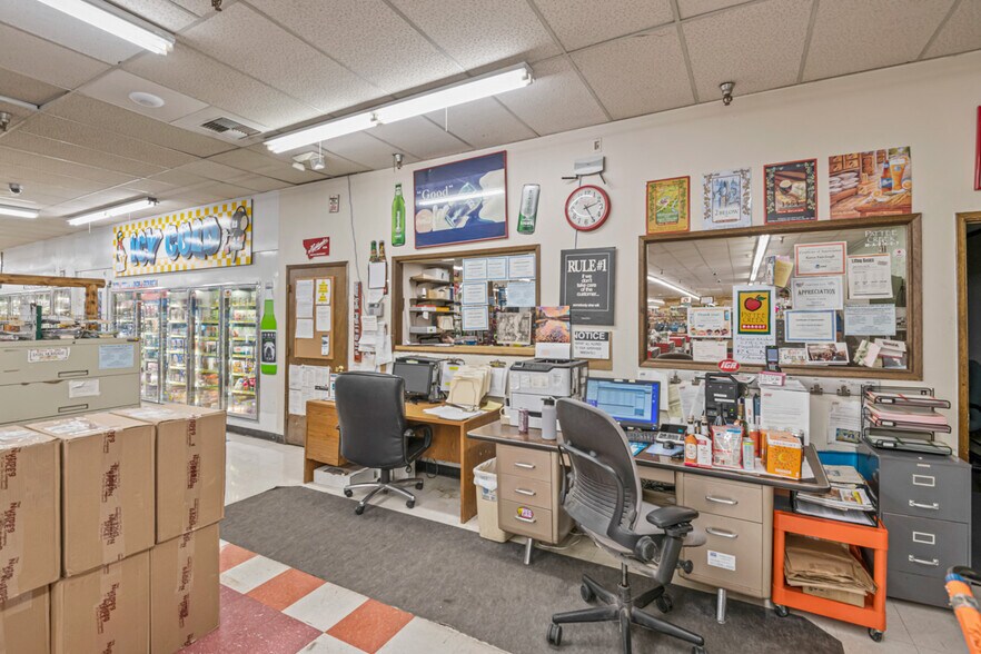 More Photos Of 704 SW Higgins Ave, Missoula Supermarket For Sale