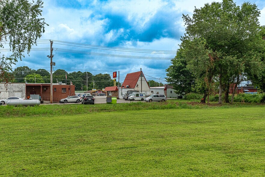 More Photos Of 15124-15136 Ft Campbell Blvd, Oak Grove Convenience Store For Sale