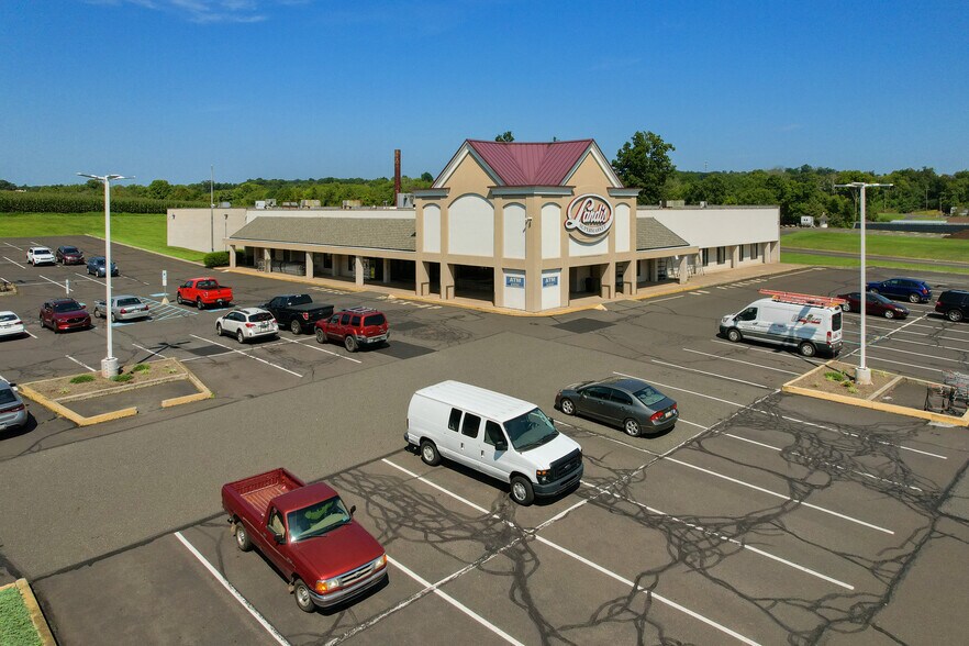 More Photos Of 841 Gravel Pike, Collegeville Supermarket For Lease