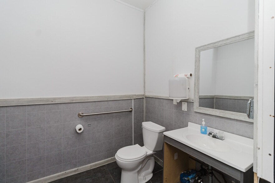 More Photos Of 3117 E 13th St, Wichita Freestanding For Sale