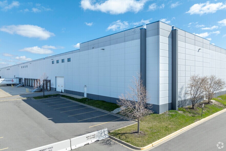 More Photos Of 601-609 Dempster St, Mount Prospect Warehouse For Lease