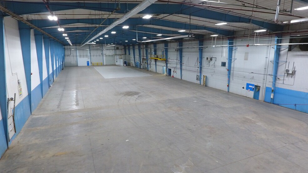 More Photos Of 770 Pandora Av E, Winnipeg Manufacturing For Lease