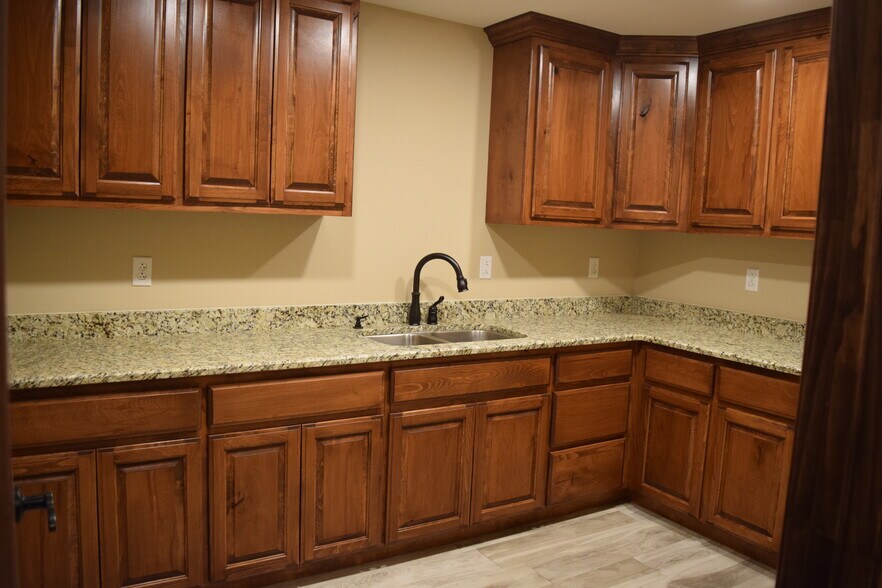 More Photos Of 9701 FM 307, Midland Flex For Lease