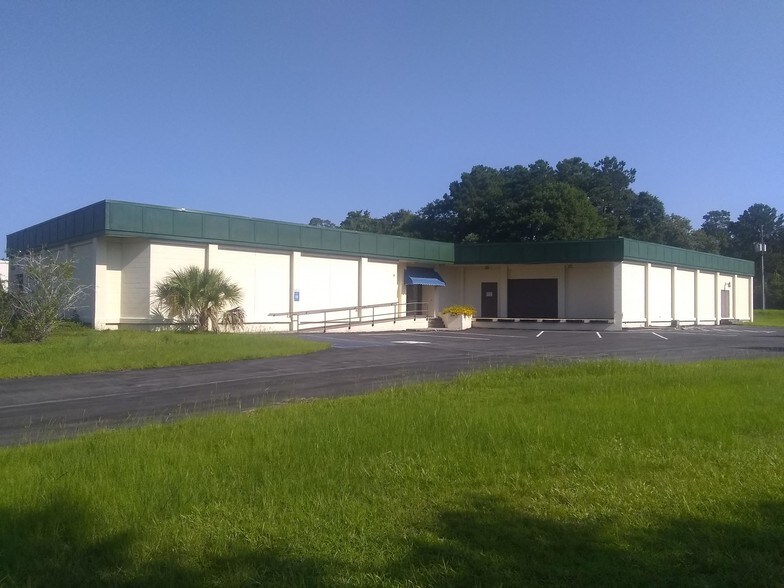 Primary Photo Of 4 Mall Terrace, Savannah Showroom For Sale