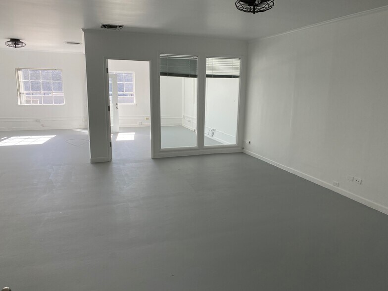 More Photos Of 101-109 S Robertson Blvd, Los Angeles Loft Creative Space For Lease