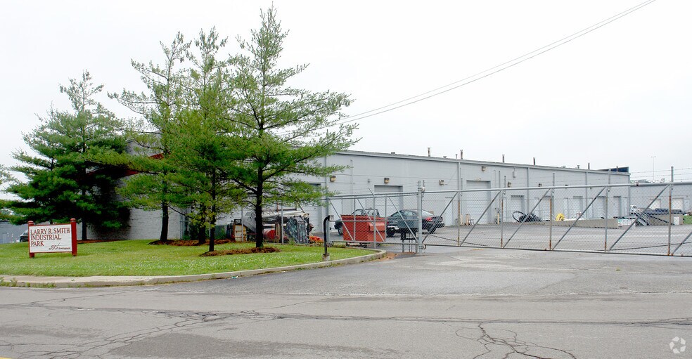 More Photos Of 2502-2520 Roosevelt Ave, Indianapolis Light Distribution For Lease