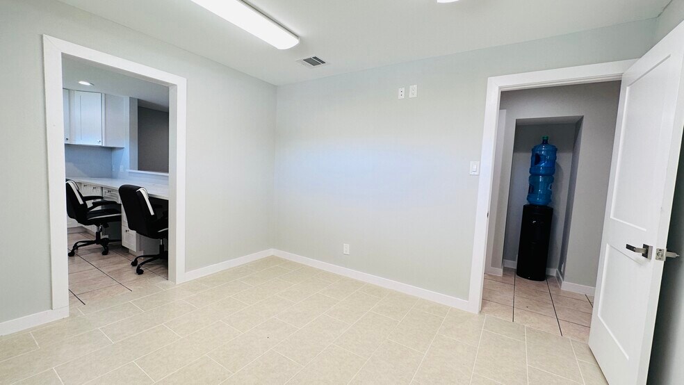 More Photos Of 6502 Memorial Dr, Texas City Medical For Sale