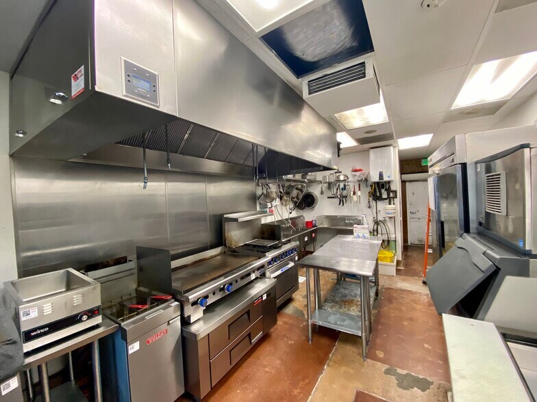 More Photos Of 1035-1038 Garnet Ave, San Diego Restaurant For Lease