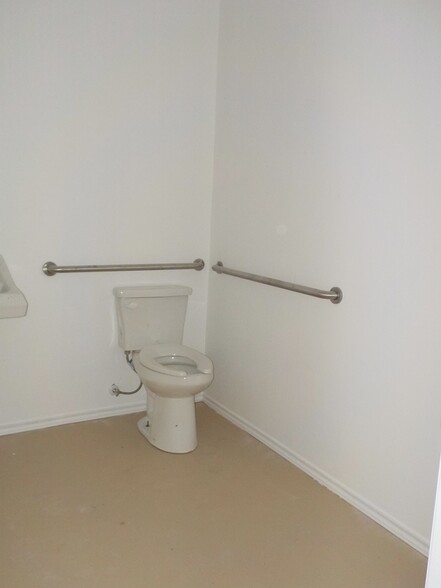 More Photos Of 5151 Logan's Run, Harlingen Unknown For Lease