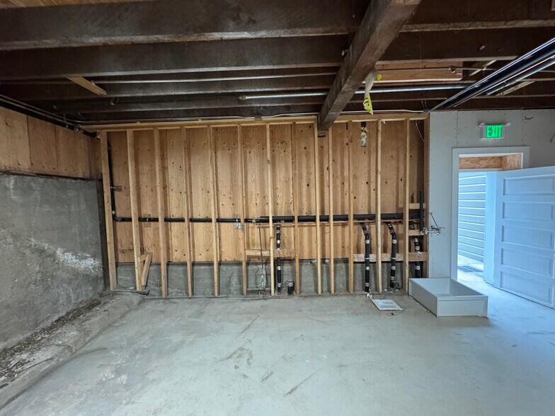 More Photos Of 1310 18th St, San Francisco Storefront Retail Residential For Lease