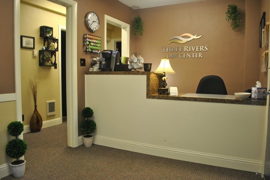 More Photos Of 1655 Hudson St, Longview Office For Lease