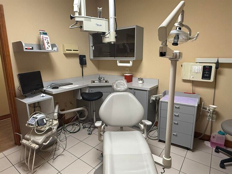 More Photos Of 3590 Blackmon Ln, Beaumont Medical For Sale