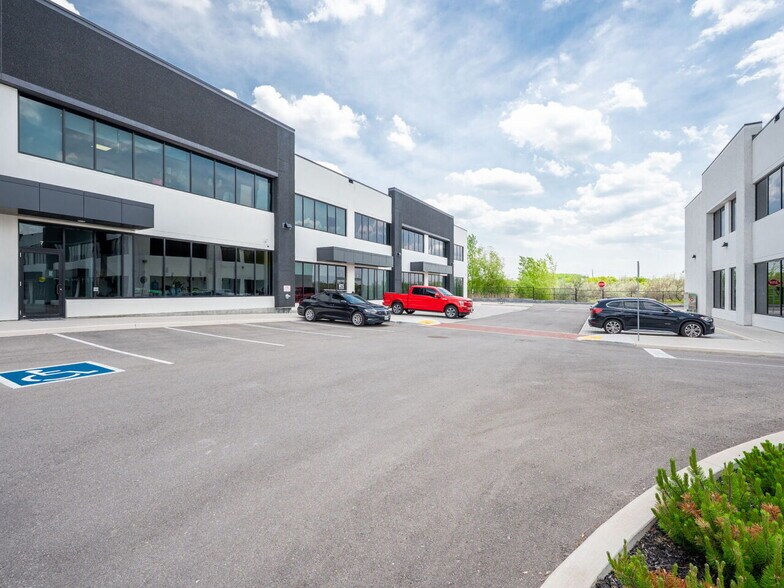 More Photos Of 465 Harry Walker Pky S, Newmarket Warehouse For Sale