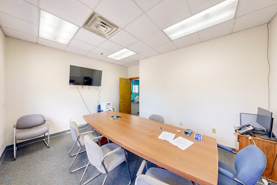 More Photos Of 1 Nablus Rd, Wakefield Distribution For Lease