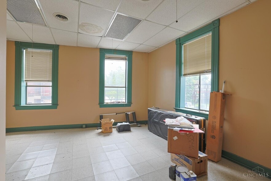 More Photos Of 2108 Central Pky, Cincinnati Loft Creative Space For Sale