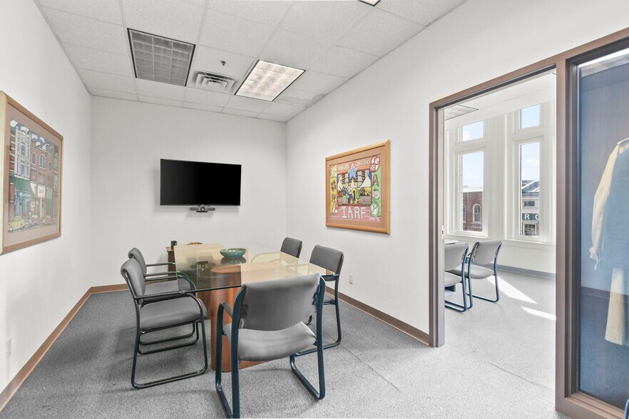 More Photos Of 206 S 6th St, Springfield Office For Sale