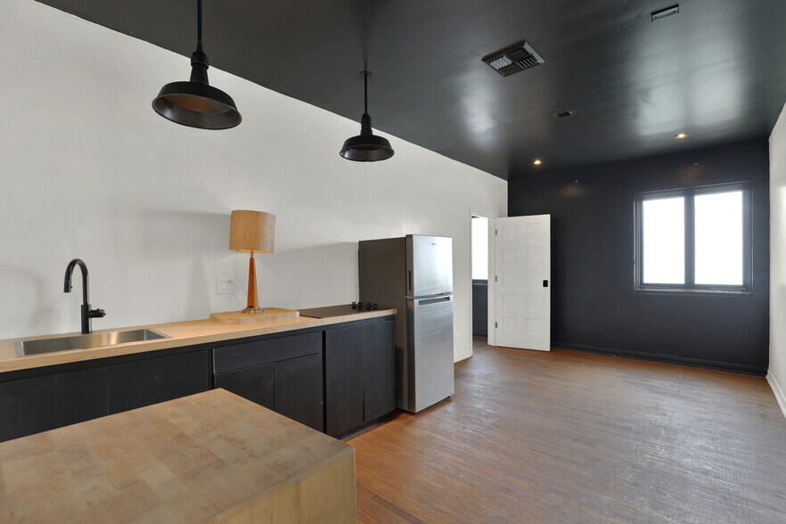More Photos Of 435 S Boyle Ave, Los Angeles Office Residential For Sale